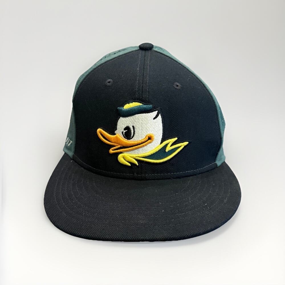 Nike True Mens Black Green Oregon Ducks Fitted Stretched Hat Size M/L Cap